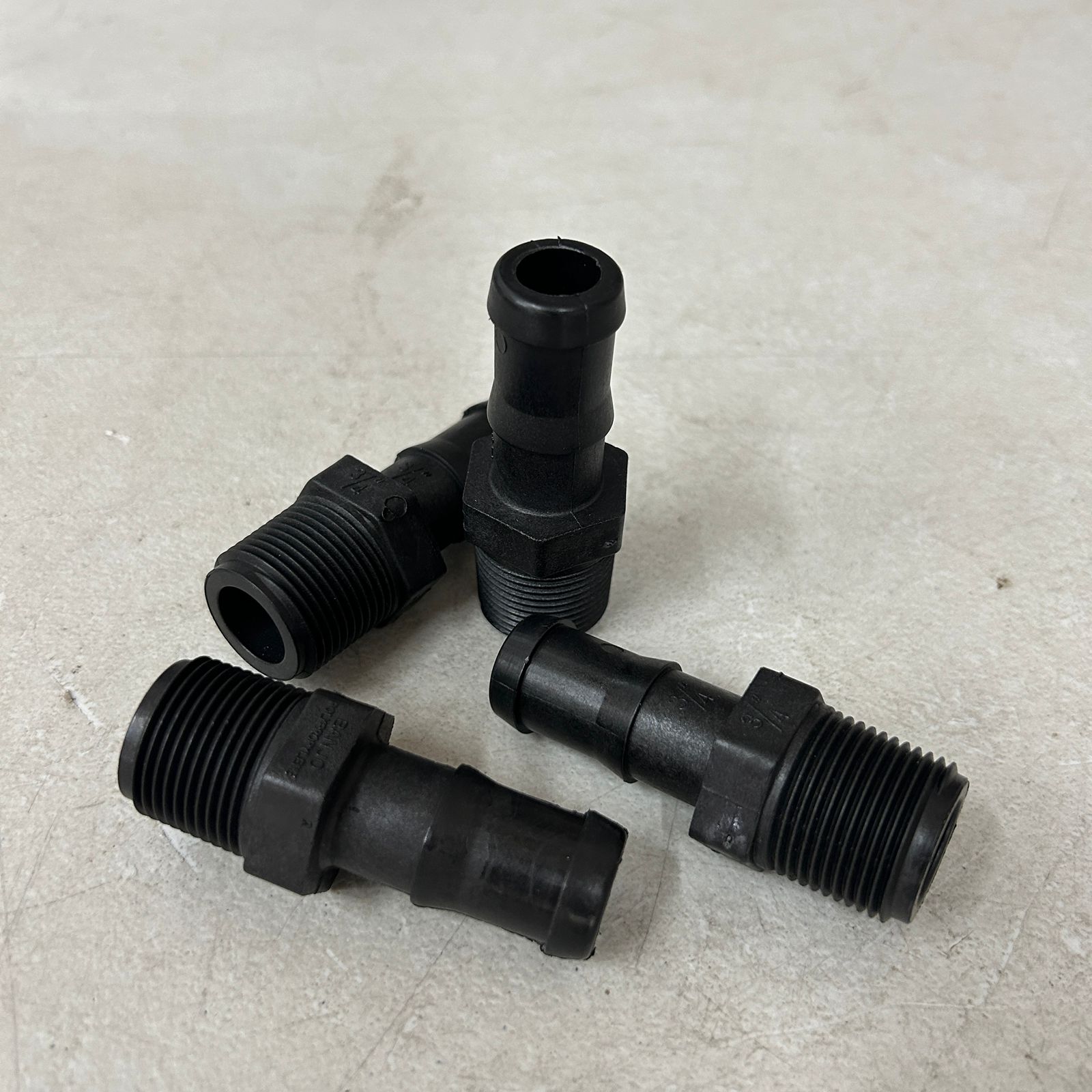 Banjo Adaptador Rosca Macho 3/4" x Espiga Manguera 3/4" HB075