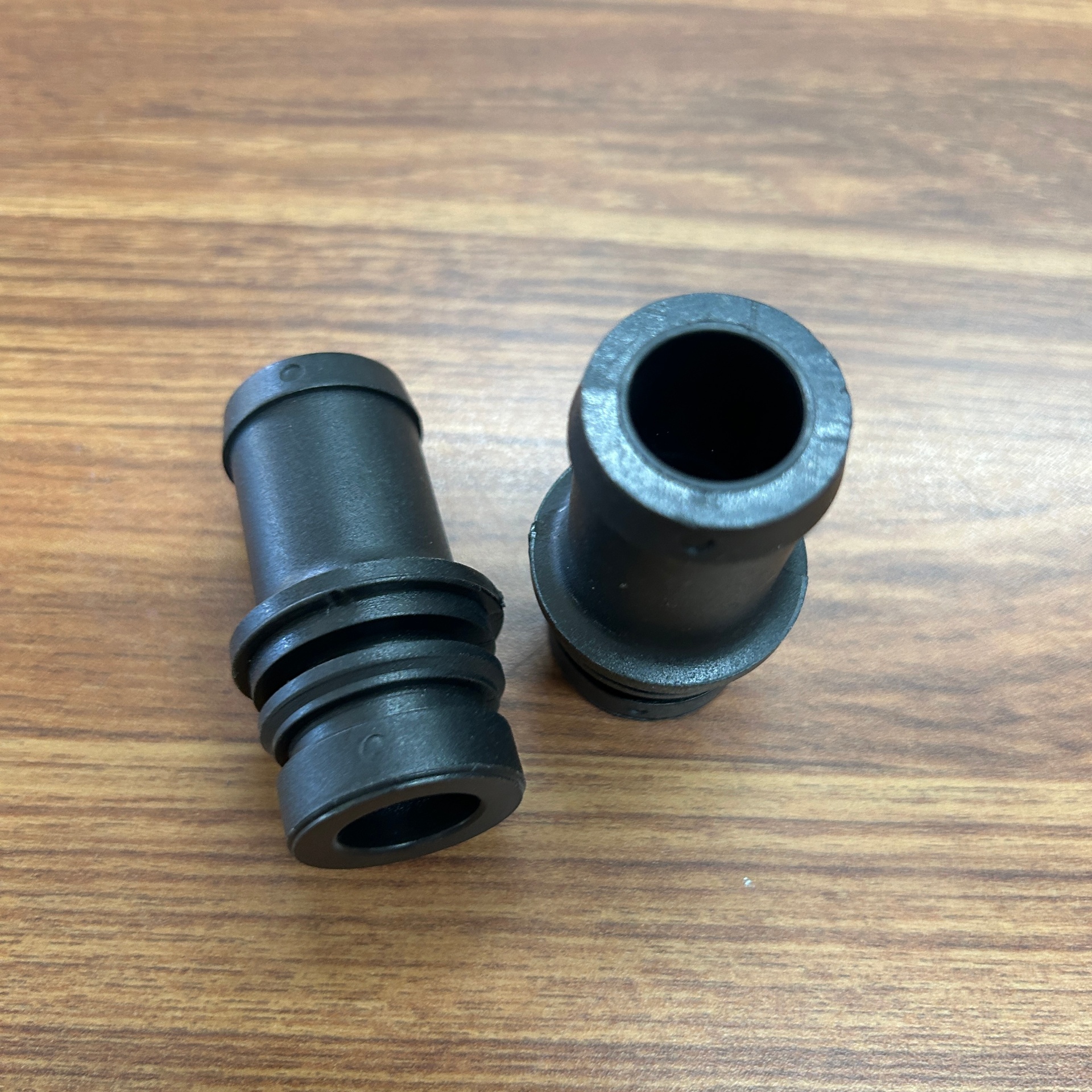Conector HYPRO 3470-0204 Hose Barb 1" para Válvula de Sección