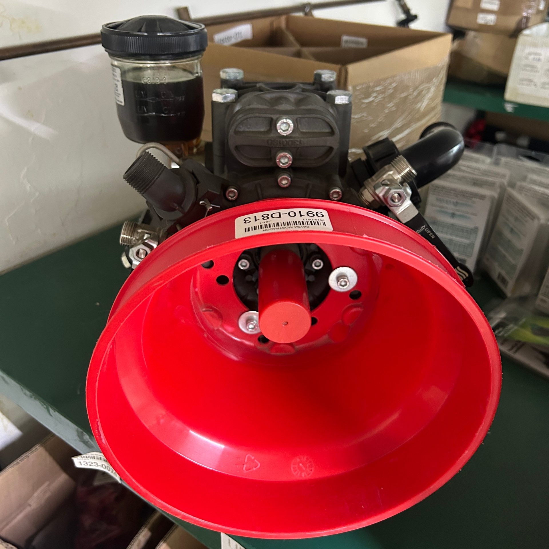 Bomba de Diafragma HYPRO 9910-D813 con Campana Roja